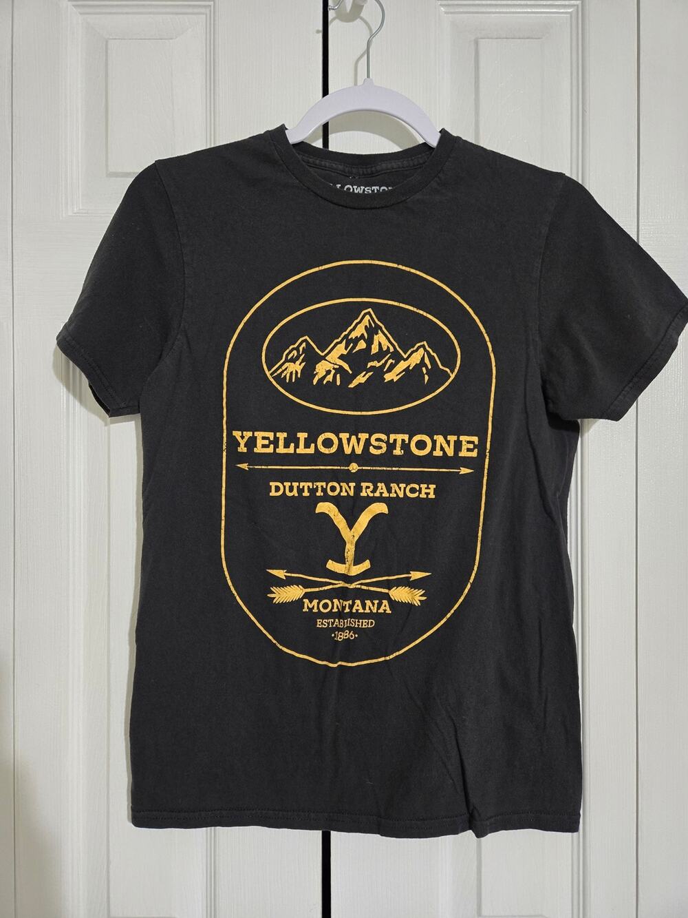 Yellowstone small women's black graphic tshirt